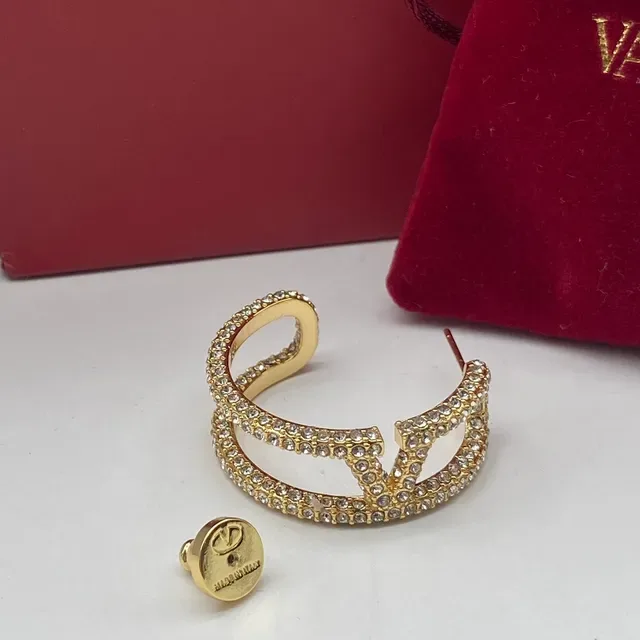 Valentino VLTN Pavé Crystal Brincos de Aro Abertos em Forma de V 2