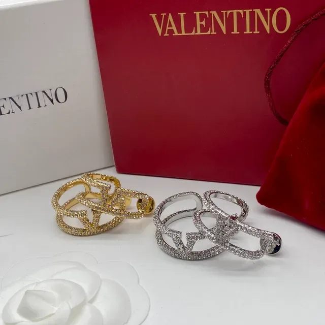 Valentino VLTN Pavé Crystal Brincos de Aro Abertos em Forma de V 8
