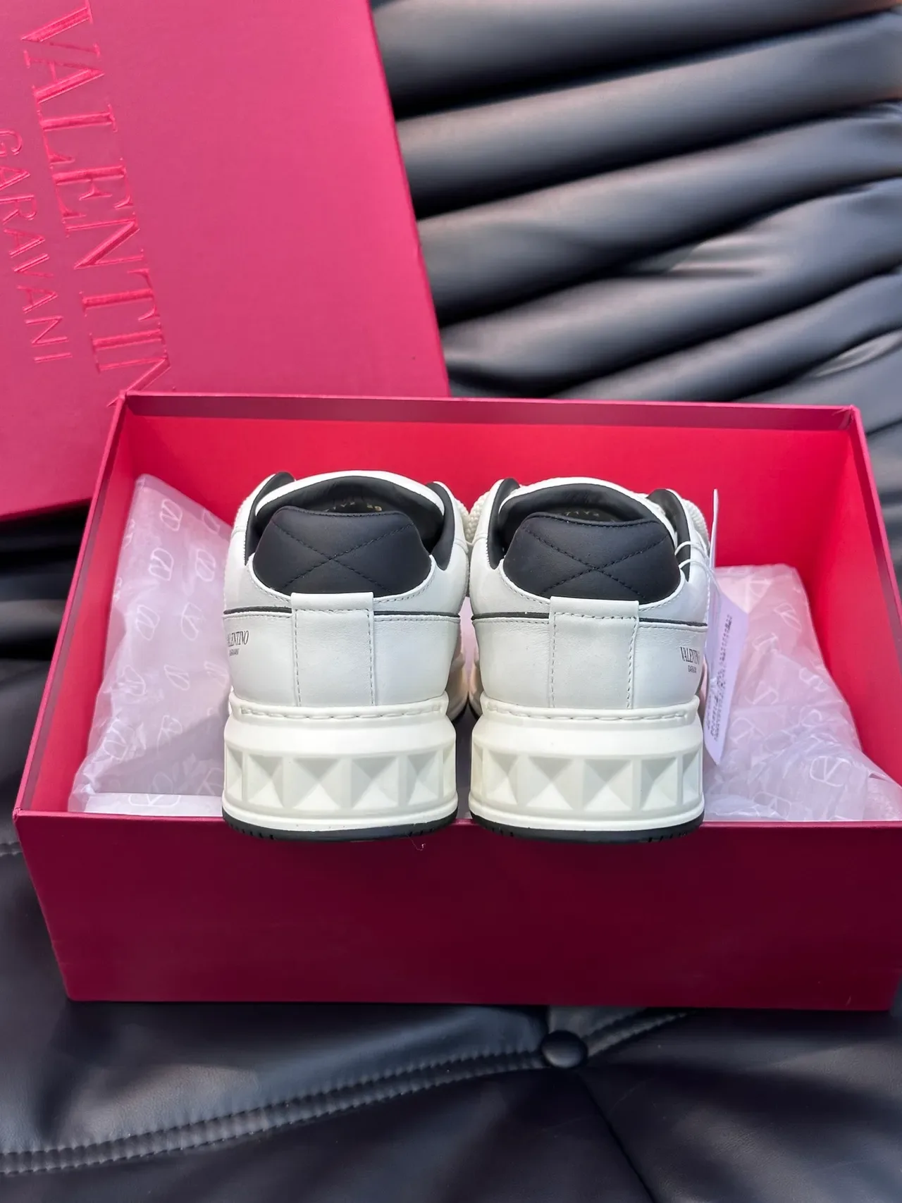 Valentino Sneakers Lifestyle Blanc Gris Cuir Bout Perforé Low Top 3
