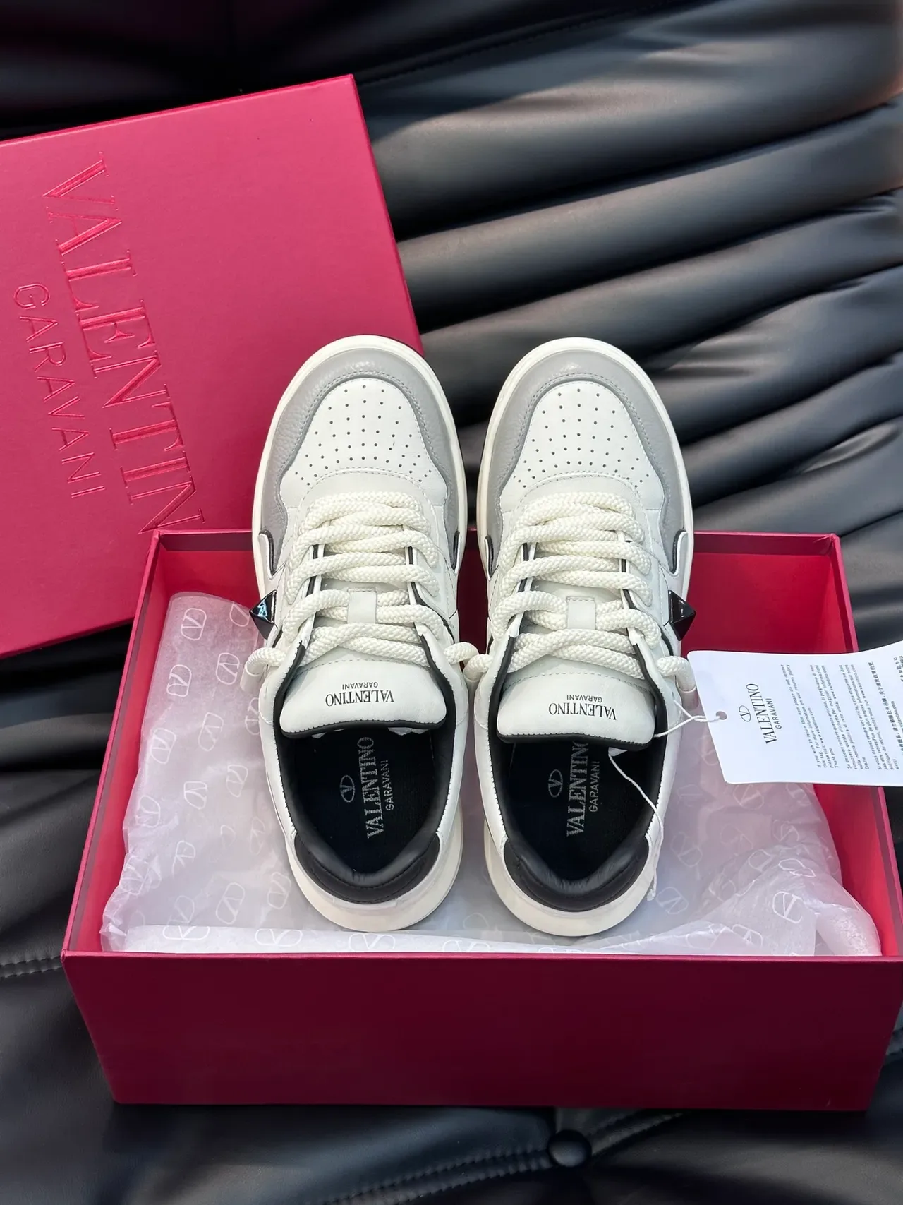 Valentino Sneakers Lifestyle Blanc Gris Cuir Bout Perforé Low Top 4