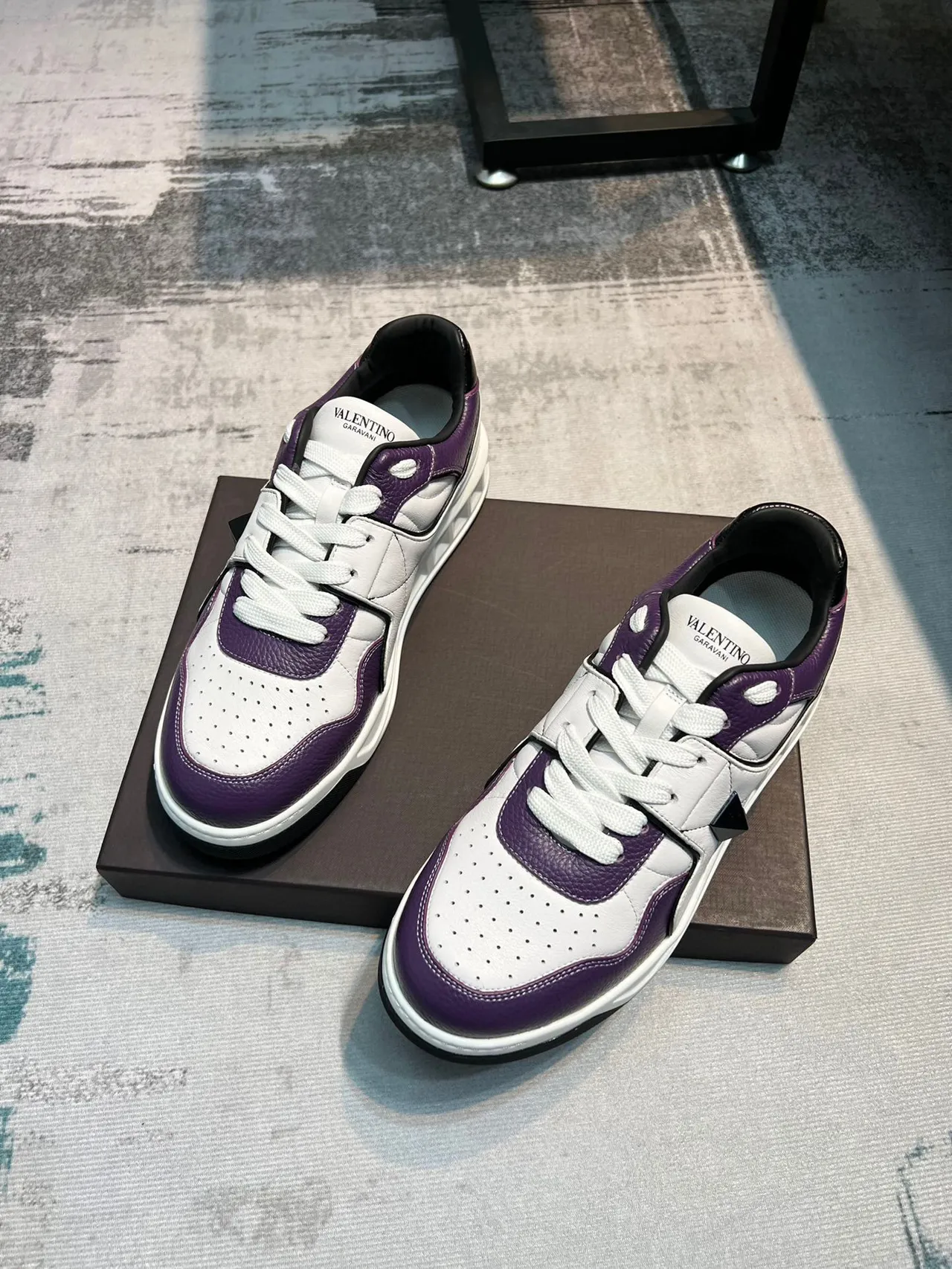 Valentino Blanc Violet Cuir à panneaux Bout perforé Sneakers lifestyle 2