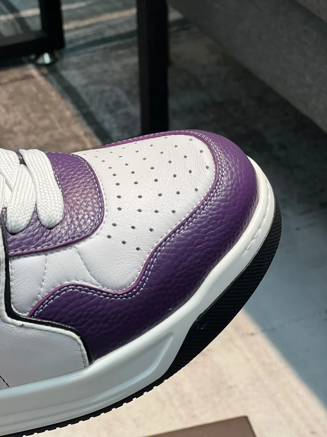 Valentino Blanc Violet Cuir à panneaux Bout perforé Sneakers lifestyle 4