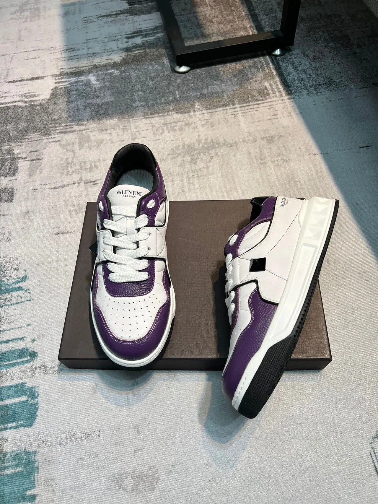 Valentino Blanc Violet Cuir à panneaux Bout perforé Sneakers lifestyle 5