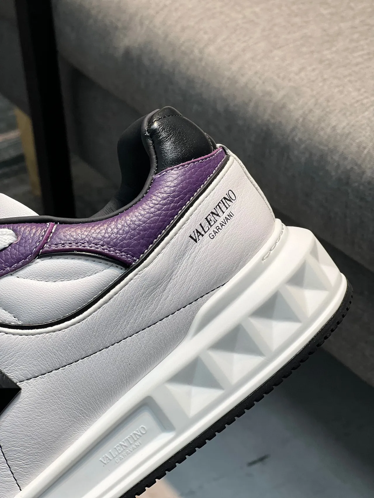 Valentino Blanc Violet Cuir à panneaux Bout perforé Sneakers lifestyle 6