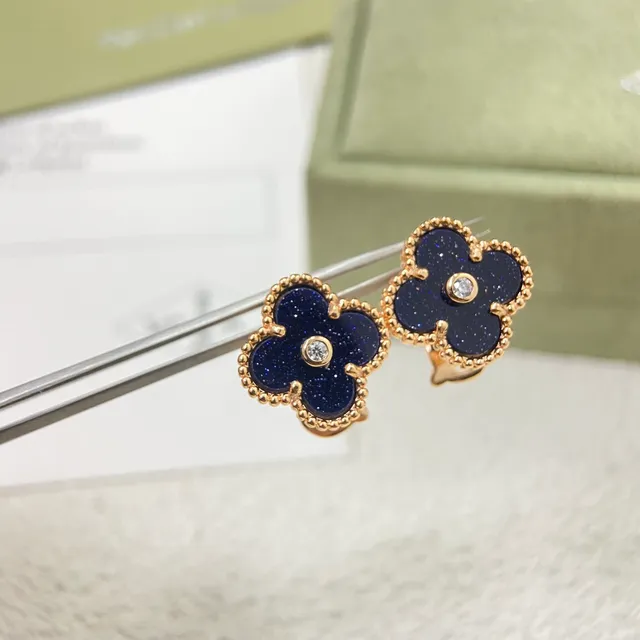Van Cleef & Arpels Alhambra أقراط إناميل أزرق وألماس 3