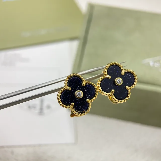 Van Cleef & Arpels Alhambra أقراط إناميل أزرق وألماس 4