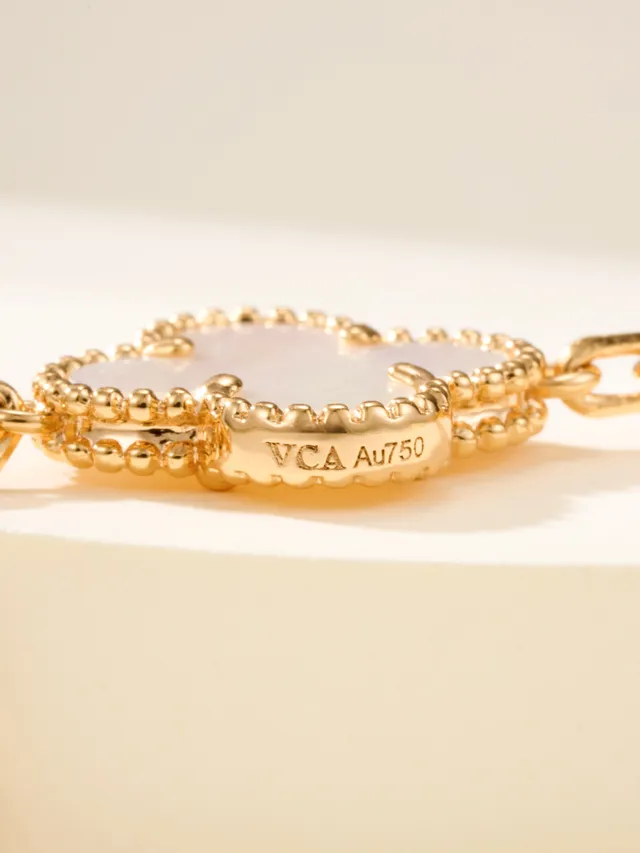 Van Cleef & Arpels Alhambra Cinco Motivos Ouro e Mãe de Pérola Pulseira 3