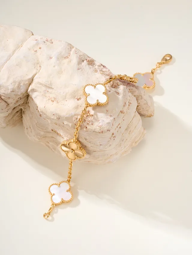 Van Cleef & Arpels Alhambra Cinco Motivos Ouro e Mãe de Pérola Pulseira 7