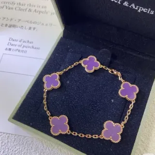 Van Cleef & Arpels Alhambra Five Motif سوار ذهبي مينا بنفسجي