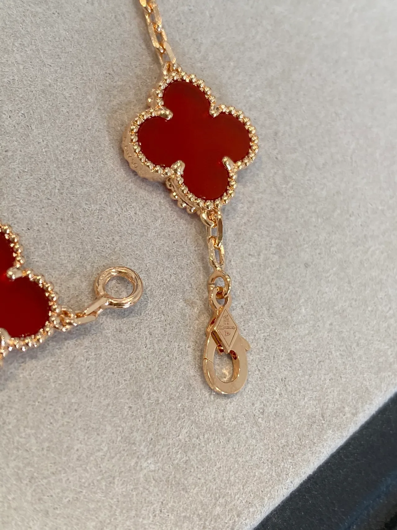Van Cleef & Arpels Alhambra Cinco Motivos Esmalte Rojo y Oro Pulsera 6