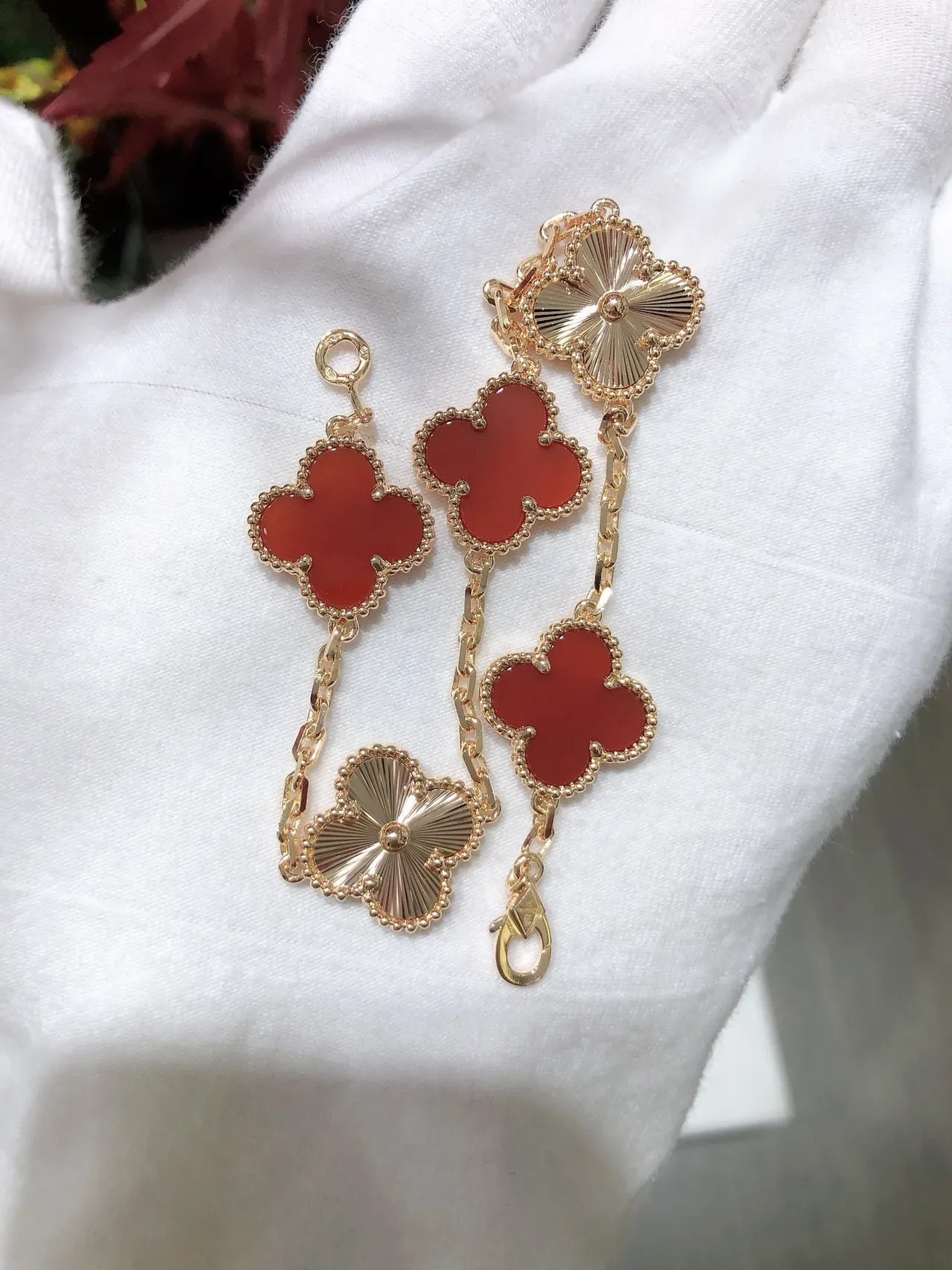 Van Cleef & Arpels Alhambra Cinco Motivos Esmalte Rojo y Oro Pulsera 8