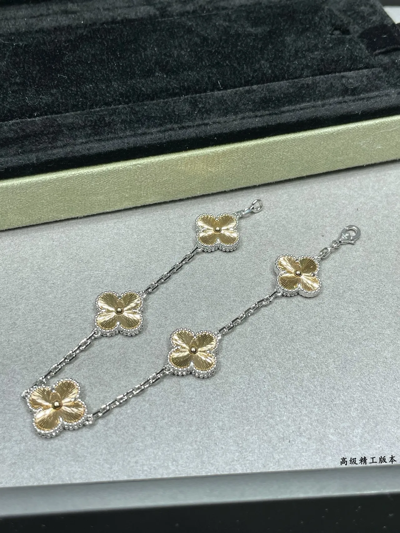 Van Cleef & Arpels Alhambra Cinco Motivos Pulseira Ouro de Duas Cores 3