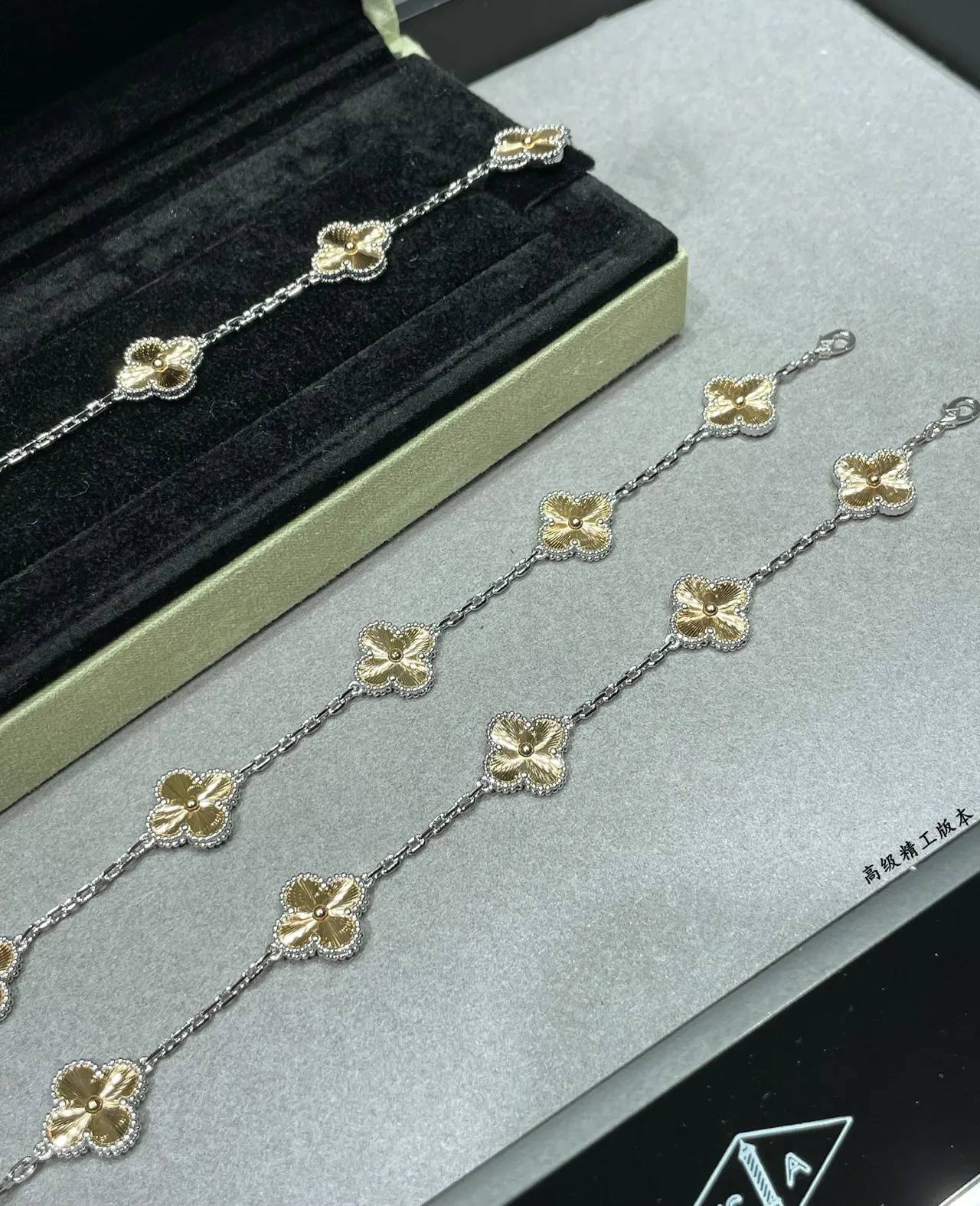 Van Cleef & Arpels Alhambra Cinco Motivos Pulseira Ouro de Duas Cores 6