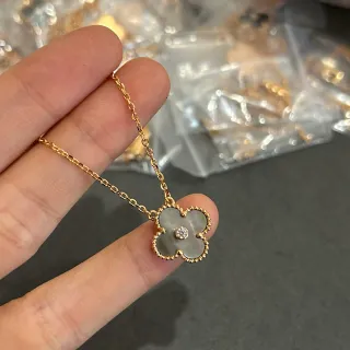 Van Cleef & Arpels Alhambra Trèfle à quatre feuilles mère-de-perle et diamant collier