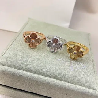 Van Cleef & Arpels Alhambra ذهب فضة نمط ورقة القرنفل ذات الأربعة أوراق نقش نصف قطري بتلات خاتم