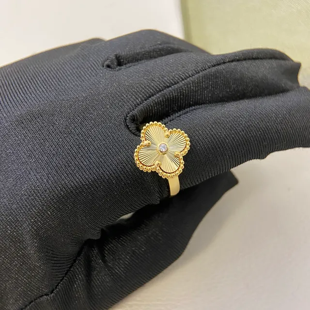 Van Cleef & Arpels Alhambra Ouro Prata Trébol de Quatro Folhas Motivo Entalhado Radial Pétalas Anel 4