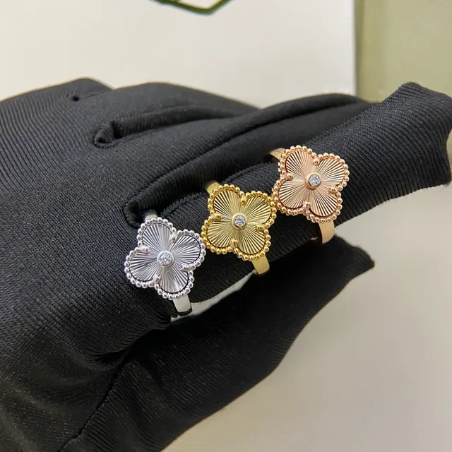 Van Cleef & Arpels Alhambra Ouro Prata Trébol de Quatro Folhas Motivo Entalhado Radial Pétalas Anel 6