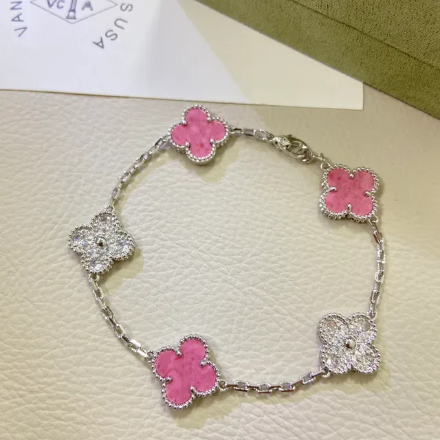Van Cleef & Arpels Alhambra Pulseiras de esmalte rosa e pavé em ouro e prata 6