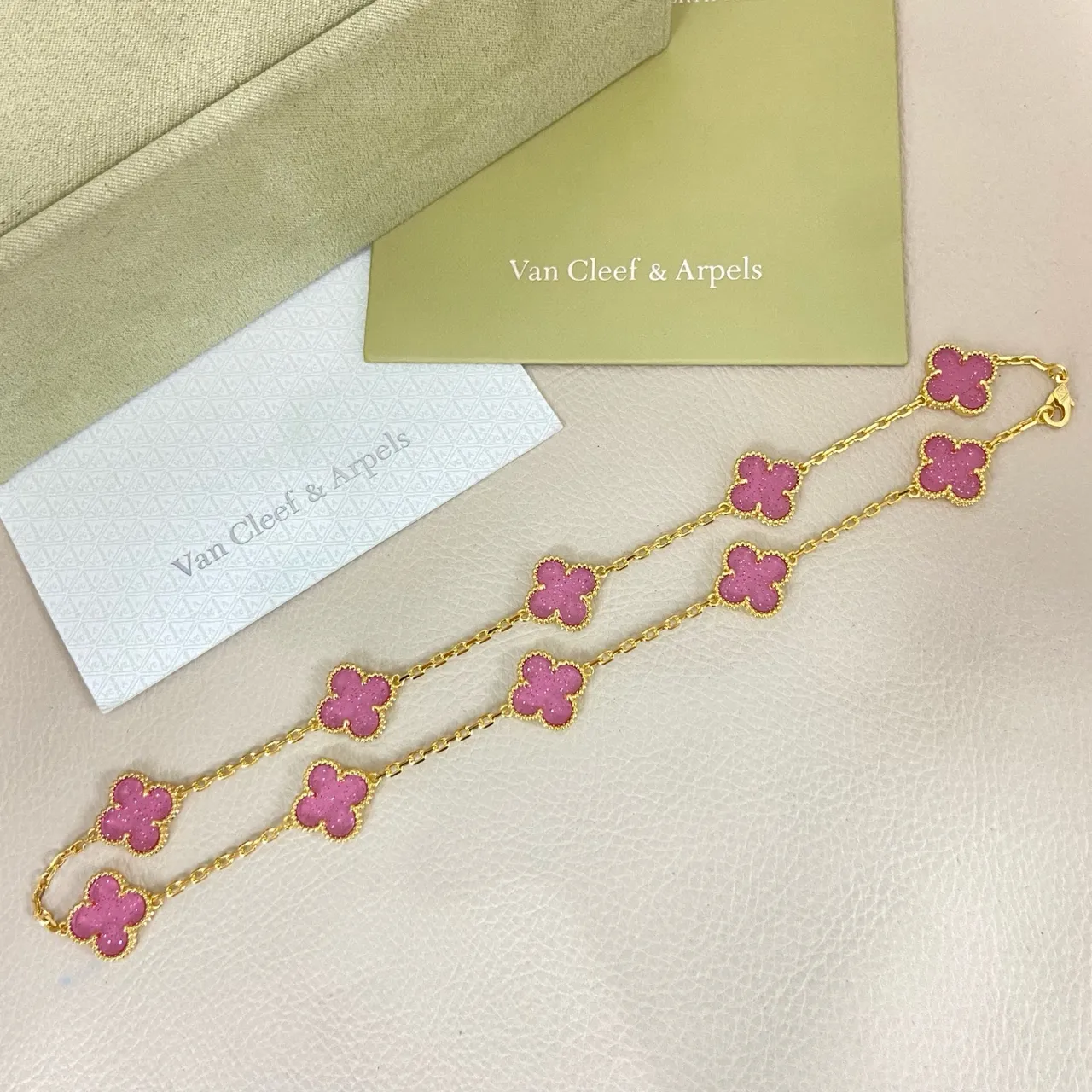 Van Cleef & Arpels Alhambra سبعة نقشات دروزي وردي سوار ذهبي 2