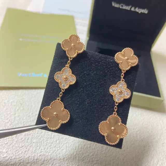 Van Cleef & Arpels Alhambra Motivo de Trébol de Três Níveis Brincos Pendentes 2