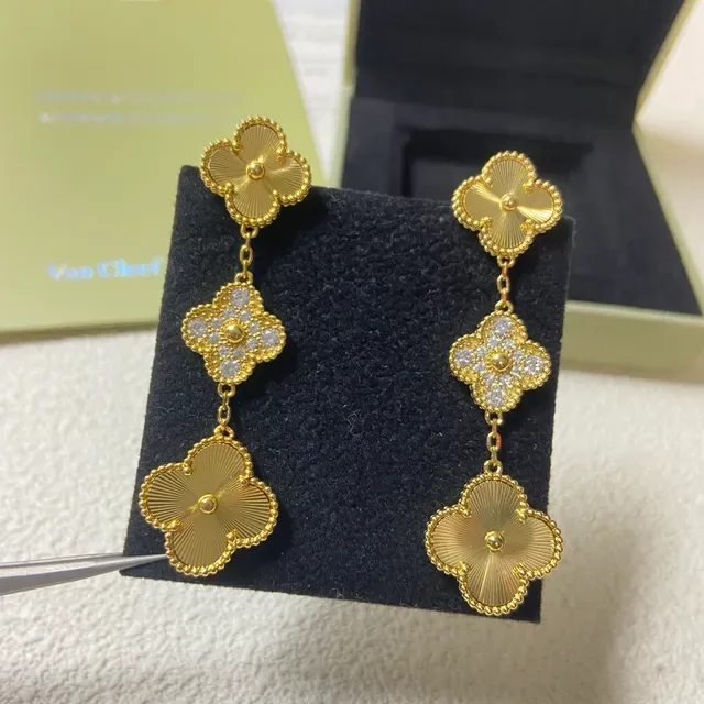 Van Cleef & Arpels Alhambra Motivo de Trébol de Três Níveis Brincos Pendentes 3