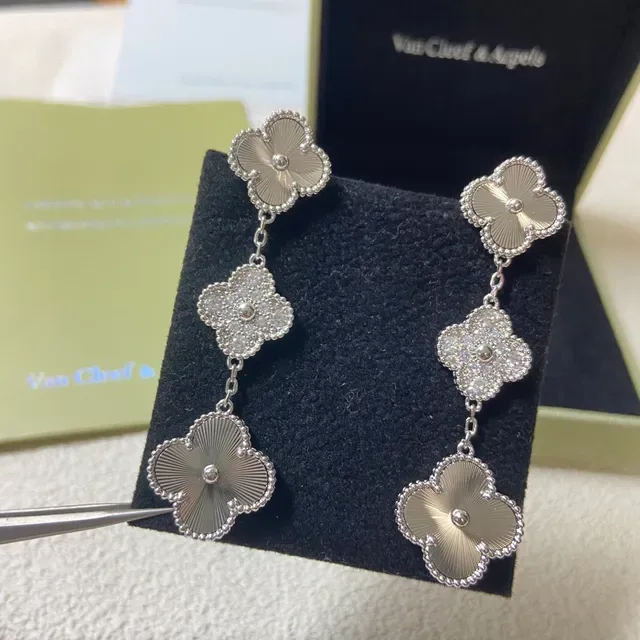 Van Cleef & Arpels Alhambra Motivo de Trébol de Três Níveis Brincos Pendentes 4