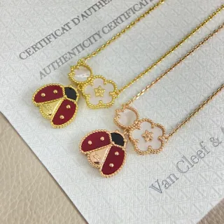 Van Cleef & Arpels Coccinelle و Alhambra إيناميل أحمر و لؤلؤ قلادة