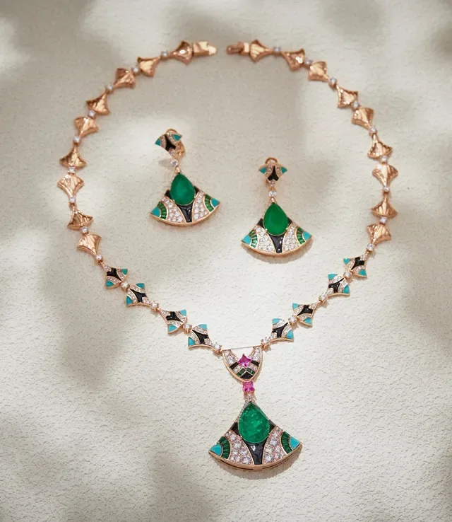 Van Cleef & Arpels Boucles d'oreilles éventail émeraude turquoise émail noir diamants 6