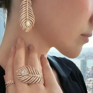 Van Cleef & Arpels ريش ذهب وردي الماس Pavé أقراط ريش
