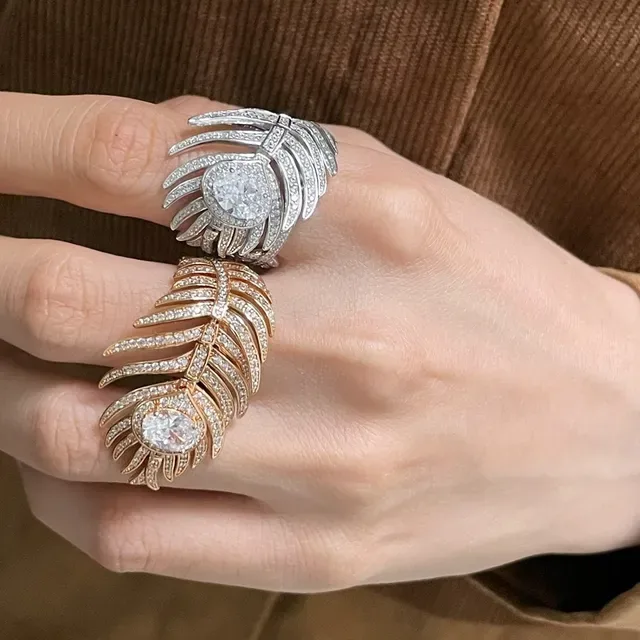 Van Cleef & Arpels Plumes Or Rose Diamants Pavé Boucles d'oreilles plume 8