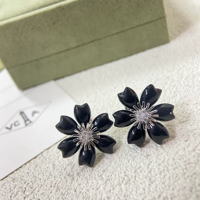 Van Cleef & Arpels Boucles d'oreilles Émail Floral Noir et Cristaux Pavé 3