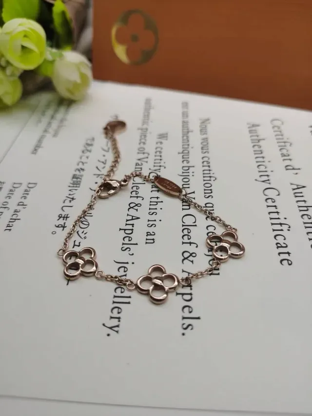 Van Cleef & Arpels Cadena de Oro Motivos de Trébol de Cuatro Hojas Pulsera 3