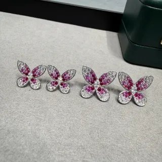 Van Cleef & Arpels Papillon गुलाबी और सफेद रत्न तितली बालियाँ