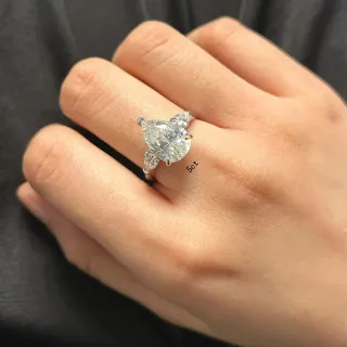 Van Cleef & Arpels فضة بيضاء حجر كمثرى مركزي غير متناظر خاتم