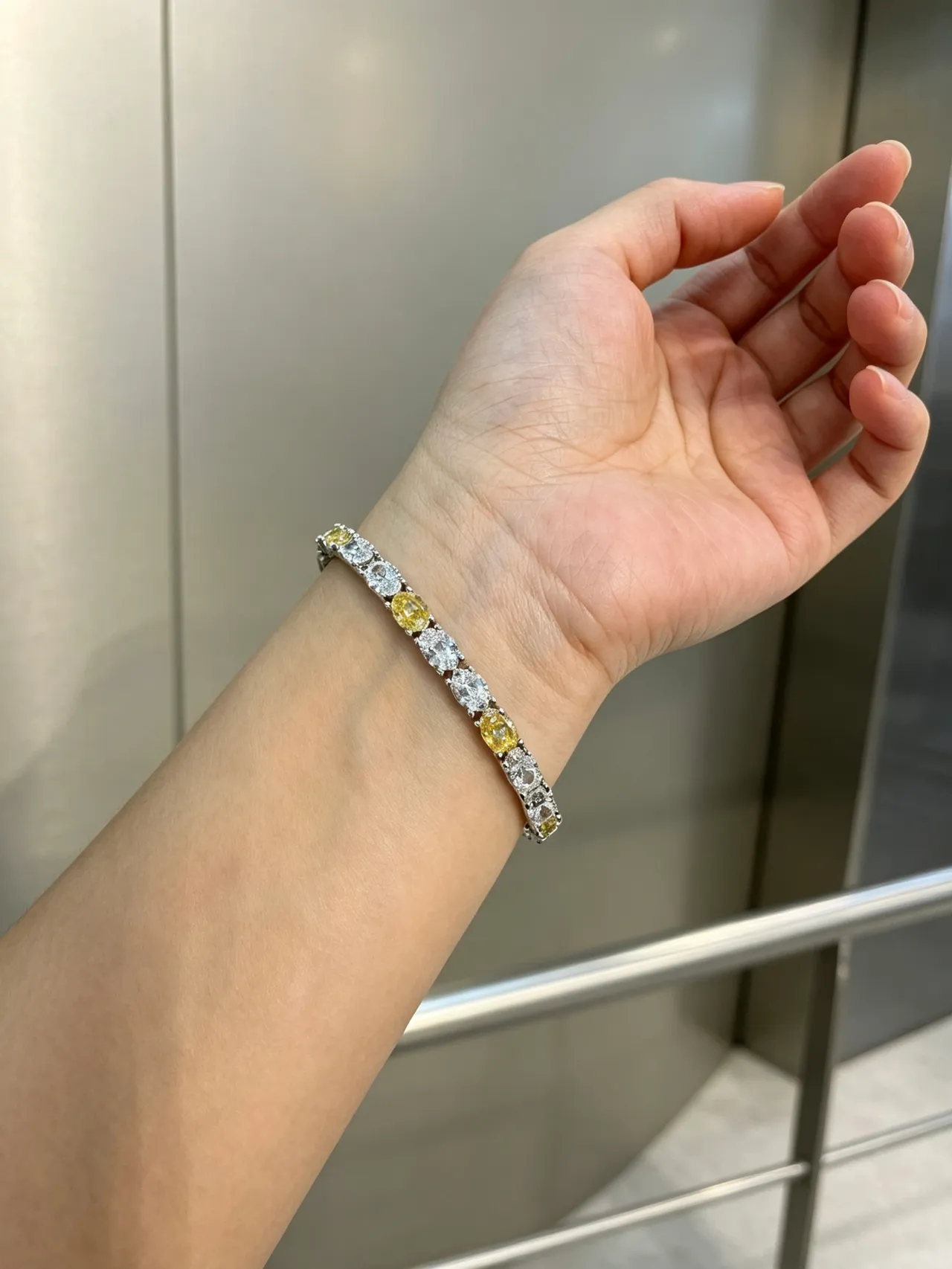 Van Cleef & Arpels Jaune Argent Alternant Ovales Et Rondes Pierres Serties À Griffes Bracelet 2