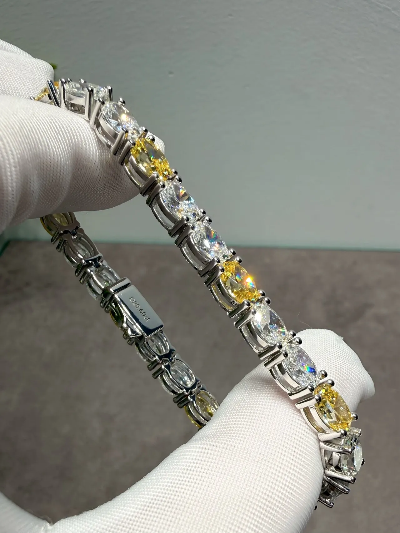 Van Cleef & Arpels Jaune Argent Alternant Ovales Et Rondes Pierres Serties À Griffes Bracelet 4