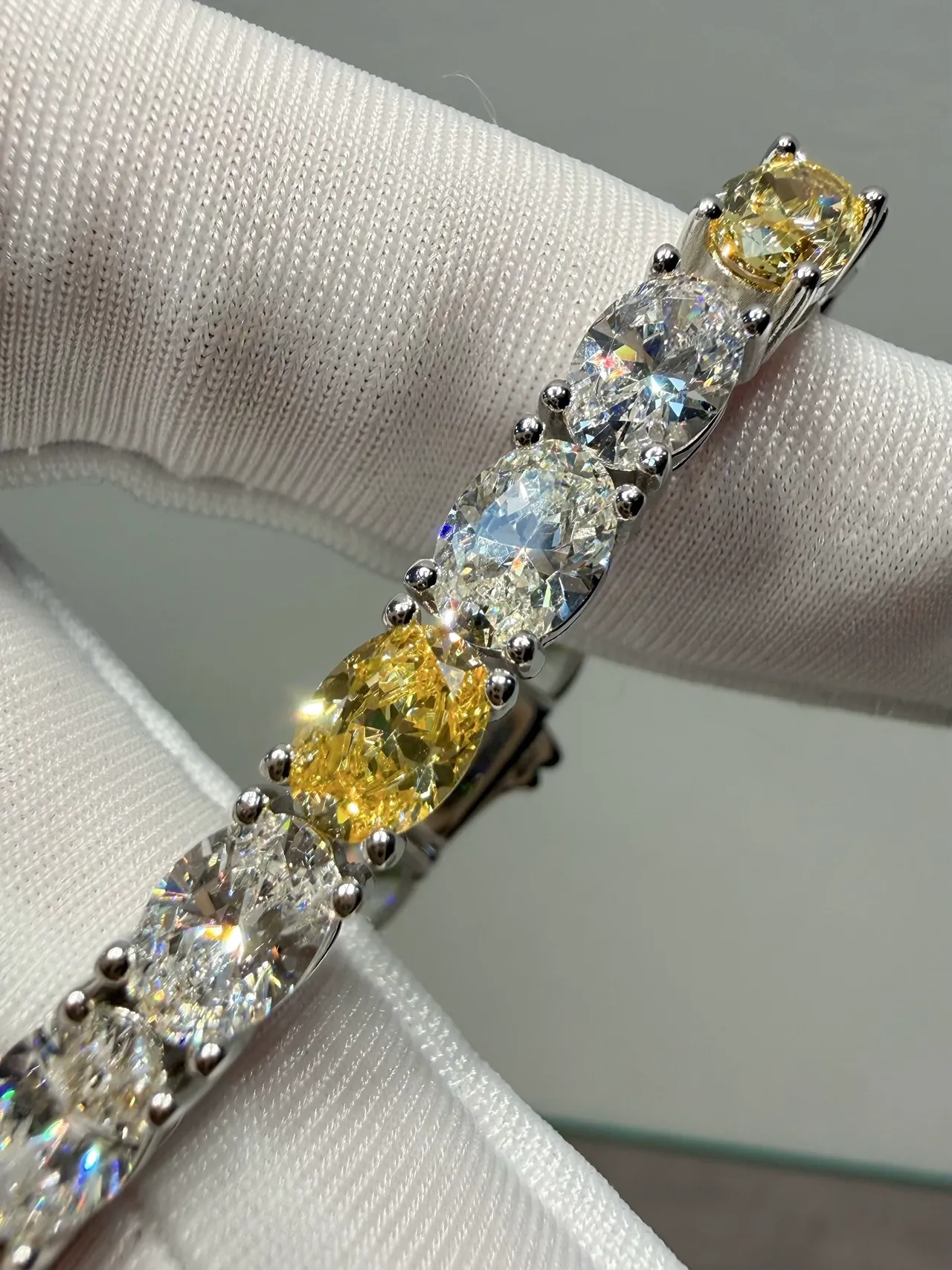 Van Cleef & Arpels Jaune Argent Alternant Ovales Et Rondes Pierres Serties À Griffes Bracelet 7