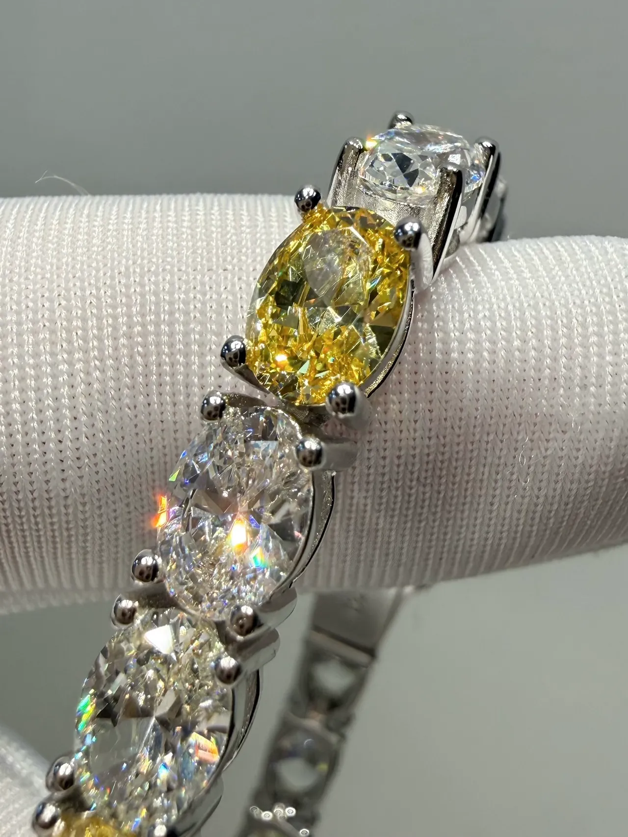 Van Cleef & Arpels Jaune Argent Alternant Ovales Et Rondes Pierres Serties À Griffes Bracelet 8