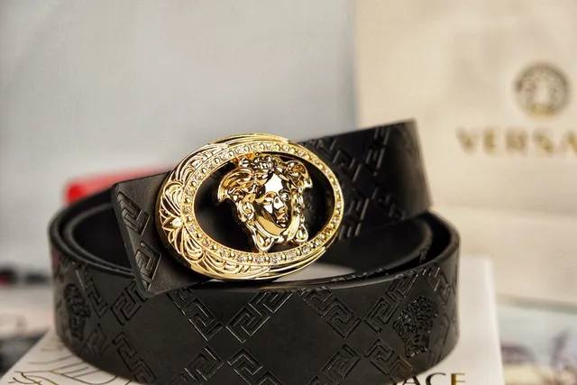 Versace काला सोना एम्बॉस्ड ग्रेका पैटर्न क्रिस्टल-एन्क्रस्टेड मेडूसा बकल लेदर बेल्ट 2