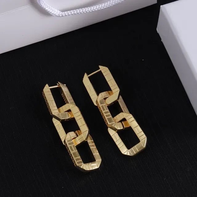 Versace Chain Reaction قلادة ذهبية Oversized بروش رأس ميدوزا 2
