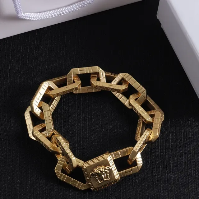 Versace Chain Reaction قلادة ذهبية Oversized بروش رأس ميدوزا 6