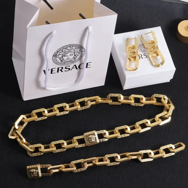 Versace Chain Reaction قلادة ذهبية Oversized بروش رأس ميدوزا 7