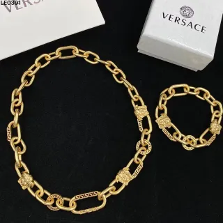 Versace Chain Reaction 金色调 Medusa Head 和 Greca Link 项链