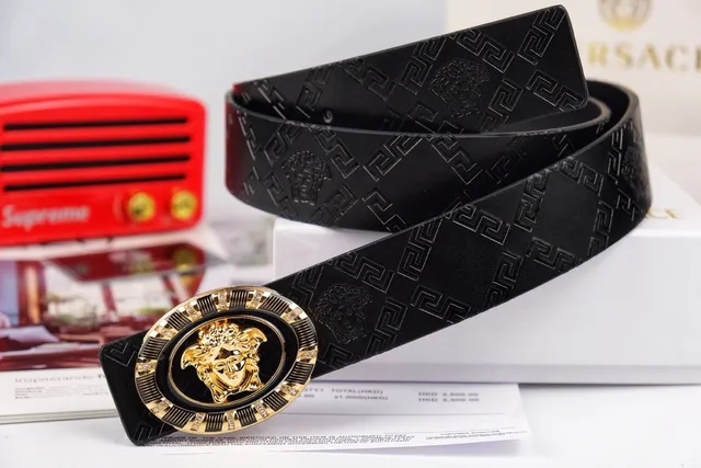 Versace Réaction en Chaîne Boucle Medusa Ceinture en Cuir Noir 2