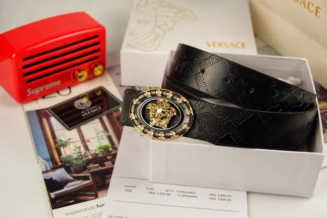 Versace Réaction en Chaîne Boucle Medusa Ceinture en Cuir Noir 4