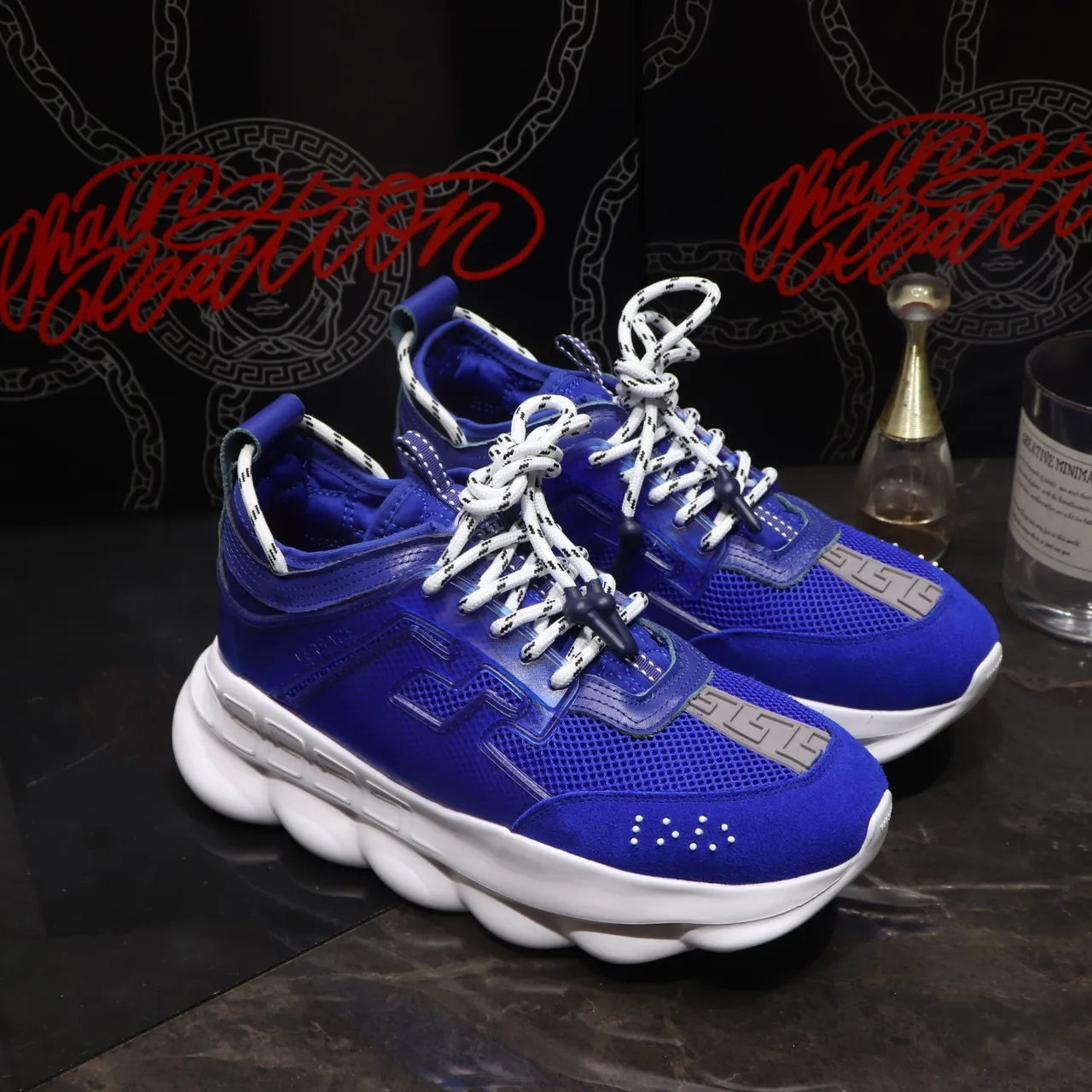 Versace Chain Reaction أزرق ملكي شبكة و سويد كانكي سنايكرز 5