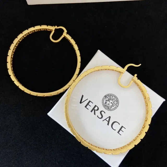 Versace Boucles d'oreilles en Or Motif Clé Grecque 6