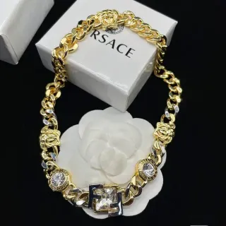 Versace Iconic Chain de tono dorado Medusa y collar de cristal