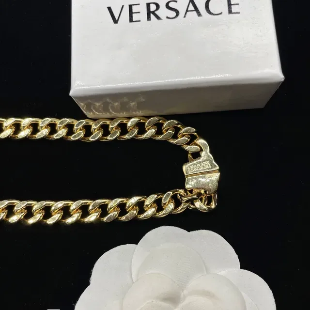 Versace Iconic Chain collier doré Medusa et cristal 2