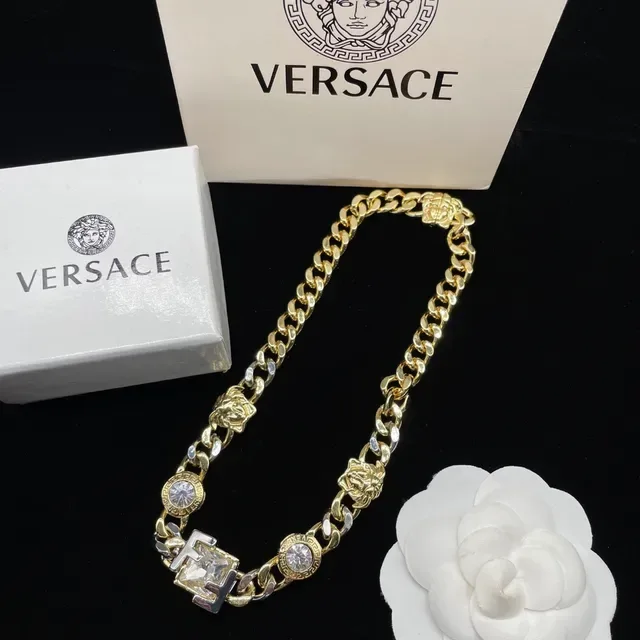 Versace Iconic Chain collier doré Medusa et cristal 3
